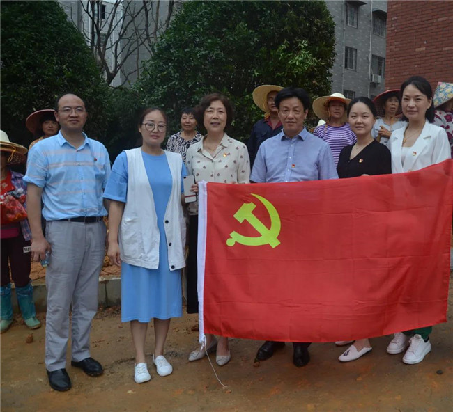 炎炎夏日送清涼，點滴關懷暖人心——城投集團各黨支部開(kāi)展“送清涼”慰問一線員工活動