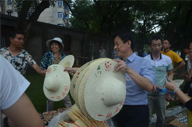 炎炎夏日送清涼，點滴關懷暖人心——城投集團各黨支部開(kāi)展“送清涼”慰問一線員工活動