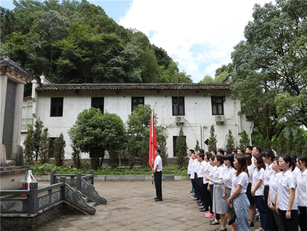 城投集團開(kāi)展“重溫紅色記憶 牢記初心使命” 主題教育活動