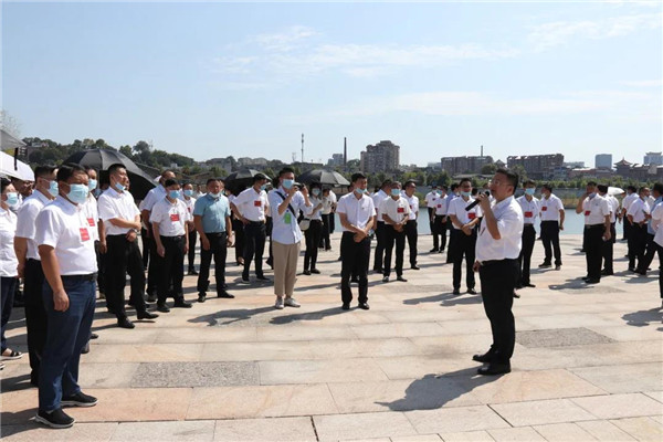 景德鎮市黨代表參觀團走進(jìn)城投集團中渡口碼頭、景德鎮記憶項目