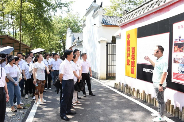 城投集團黨員青年赴港口村紅色基地開(kāi)展黨史教育實踐活動