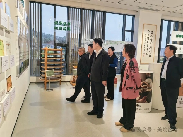 河南信陽市委宣傳部赴景德鎮非遺館開(kāi)展文化交流學(xué)習考察